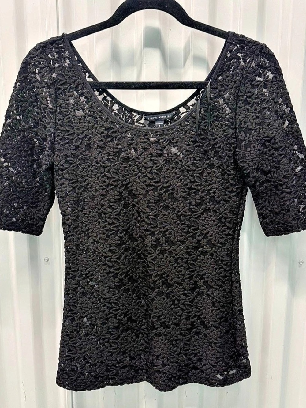 Banana Republic Black Lace Short Sleeve Size Small Like New
